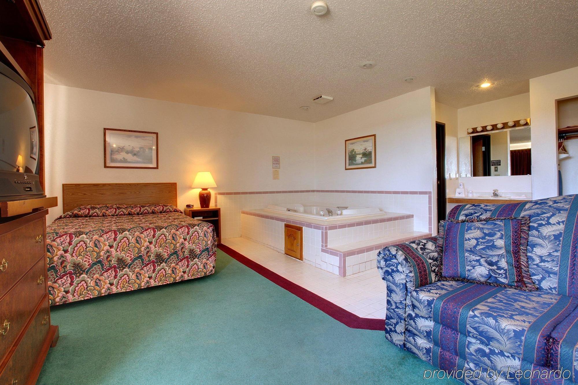 Americas Best Value Inn & Suites Cassville Roaring River Habitación foto