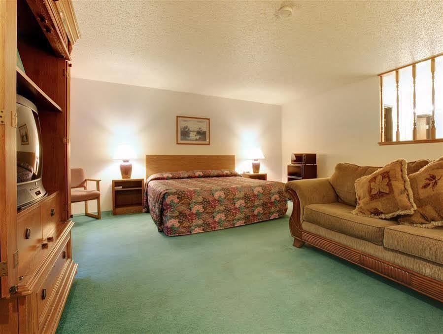 Americas Best Value Inn & Suites Cassville Roaring River Exterior foto